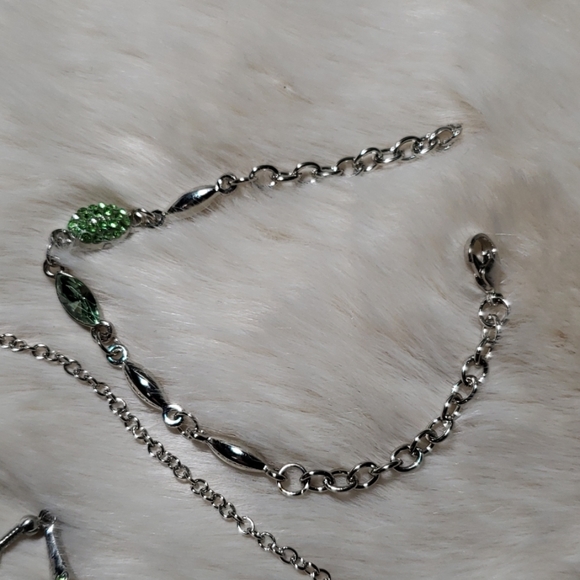 Earing, Necklace, Bracelet Set - Picture 4 of 6